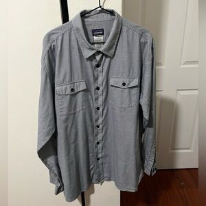 Patagonia Men's Button-Down Shirt in Light Blue-Gray